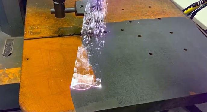 تمیزکاری لیزری سطوح زنگ زده دارای خوردگی رنگ خورده تهران ایران