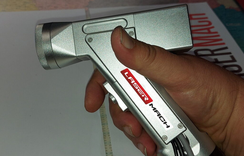 هند پیس تمیزکاری لیزری سطوح زنگ زده دارای خوردگی رنگ خورده تهران ایران