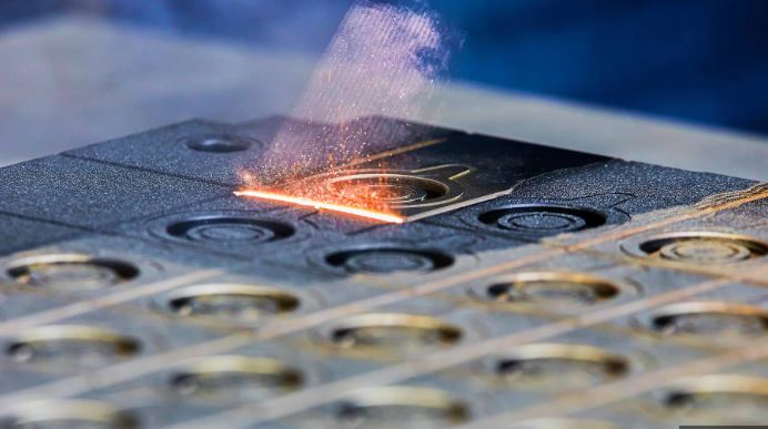 تمیزکاری لیزری سطوح زنگ زده دارای خوردگی رنگ خورده تهران ایران