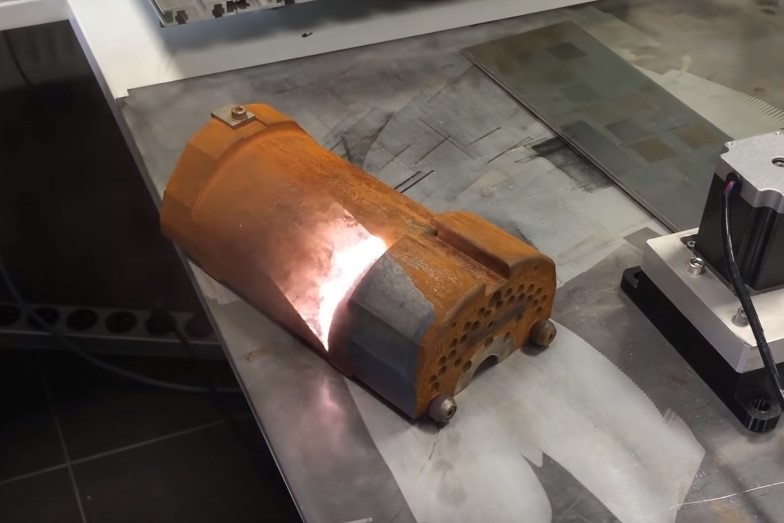 تمیزکاری لیزری سطوح زنگ زده دارای خوردگی رنگ خورده تهران ایران